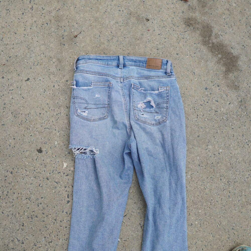 American Eagle Ripped Mom Jeans Size 0 Light Wash High Rise Distressed Denim - Picture 4 of 8